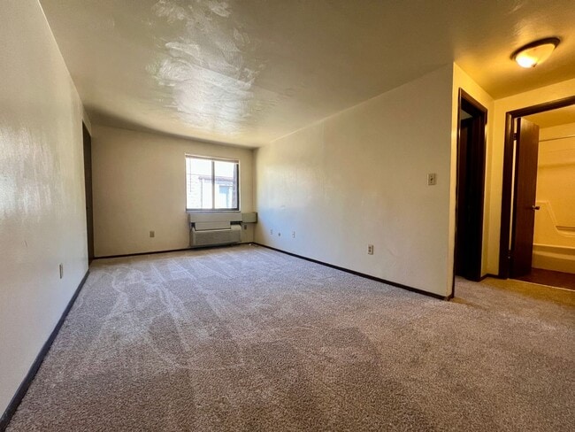 Building Photo - Wonderful 1BR in Lovely Location! Beautifu...