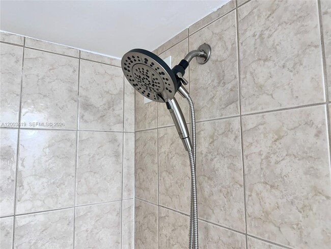 Building Photo - 800 Parkview Dr