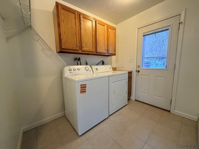 Building Photo - 1915 Young St