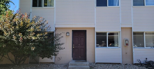 Building Photo - Clean 2 bedroom