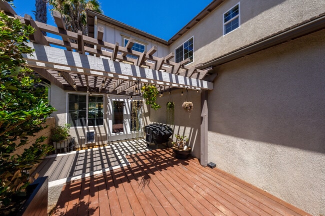 Building Photo - 1732 Wolf Canyon Loop