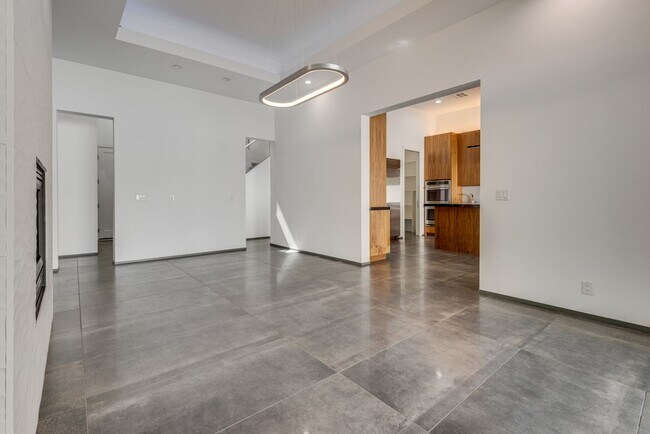 Building Photo - Luxury Summerlin Living in Gated Canyon Crest Community