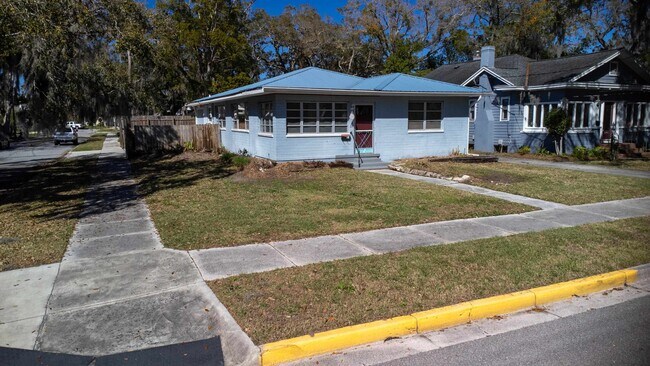 Building Photo - 64 Fullerwood Dr