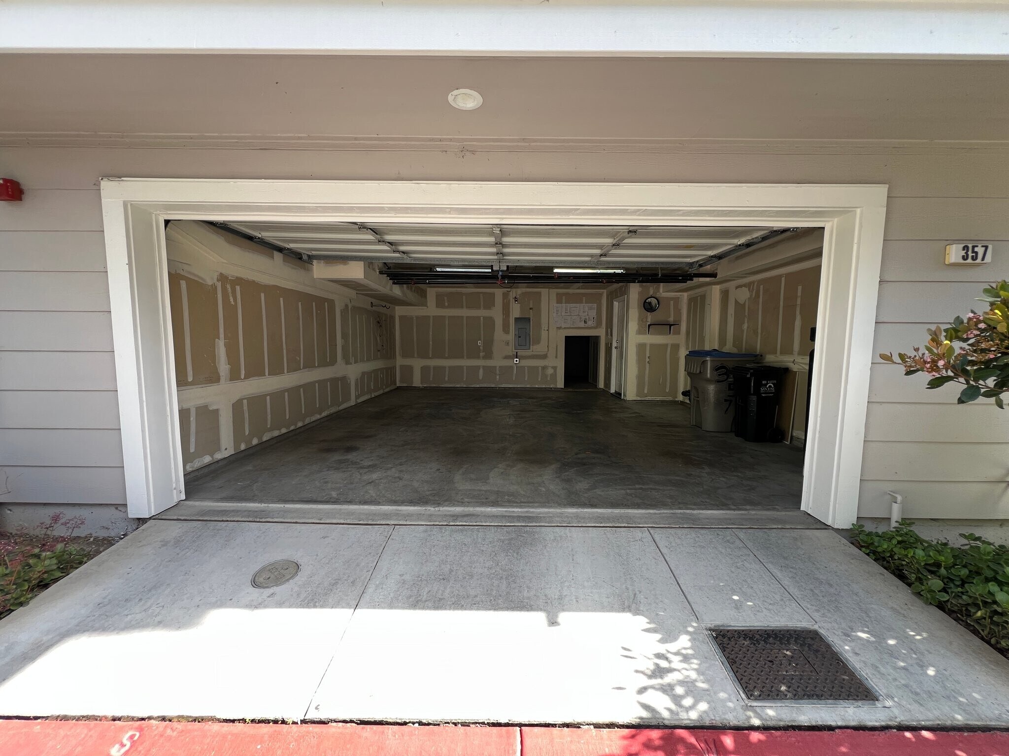 Building Photo - 357 Destino Cir