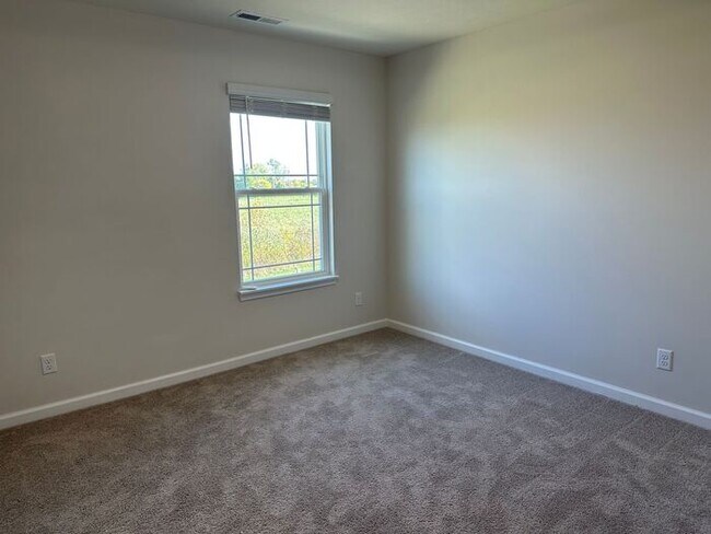 Building Photo - 113 Hunter's Rdg Dr