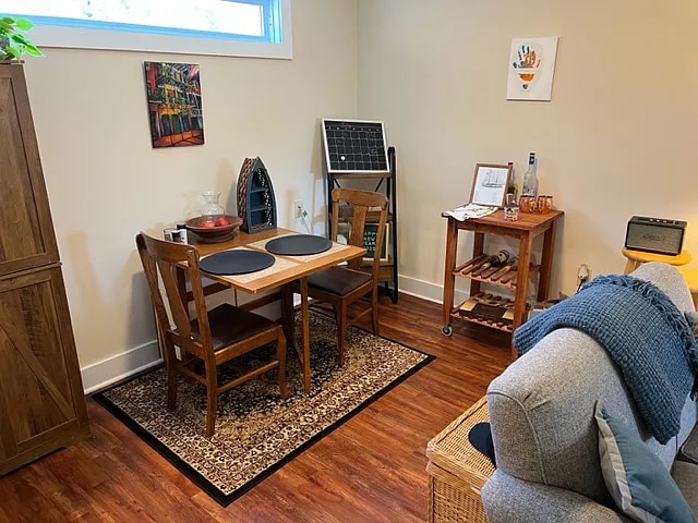 Dining Area - 1590 N Star Ave