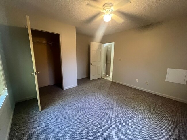 Building Photo - 2510 11th Ct