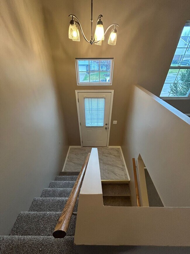 Building Photo - Spacious Split Level Living in Millard with a Backyard You’ll Love