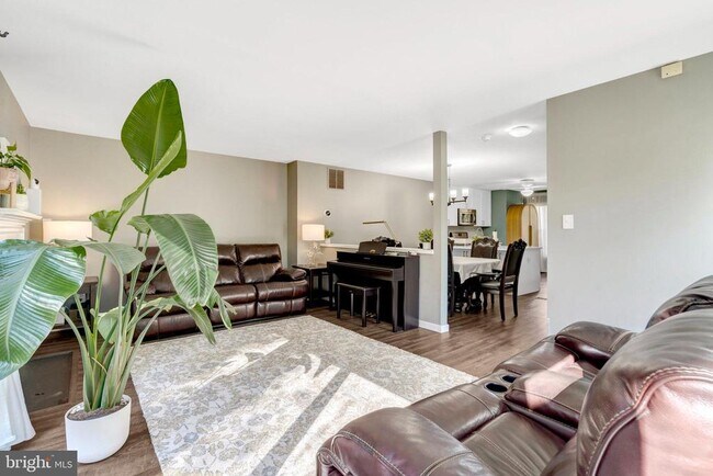 Building Photo - 5617 Gosling Dr