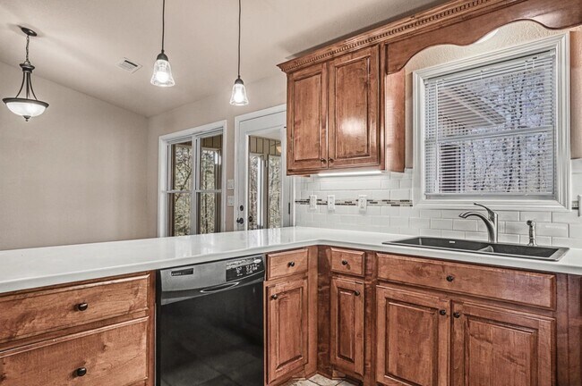 Building Photo - 16 Jubileo Ln