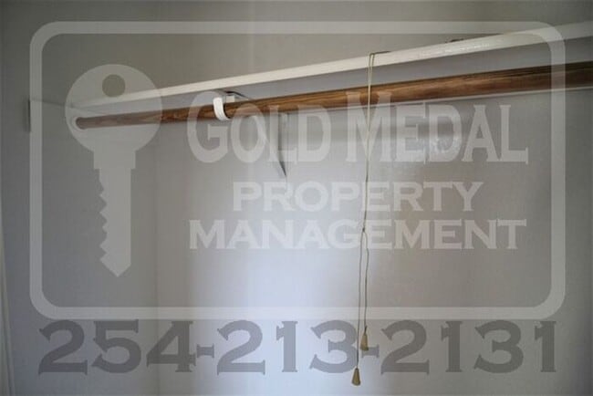 Building Photo - Charming Cove Living on Ave E! 401 W Ave E, Unit C