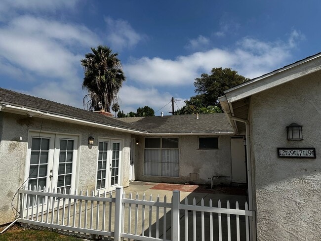 Building Photo - Riverside Home For Rent- 3 bedrooms!