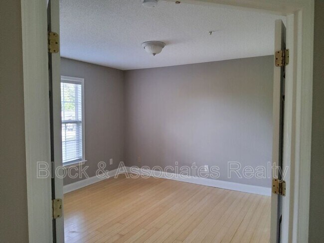 Building Photo - 532 Scholastic Ct