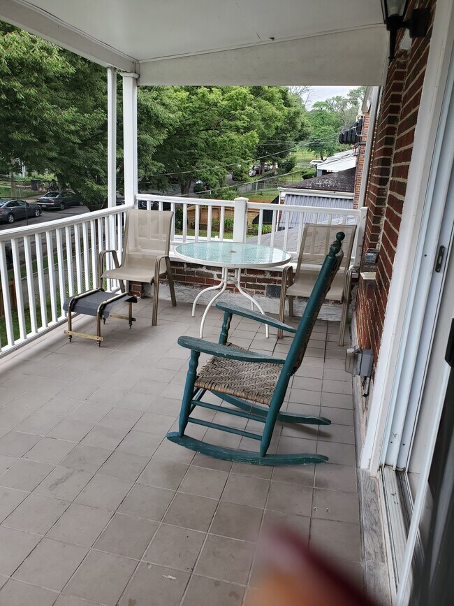 Porch - 36 Hawaii Ave NE
