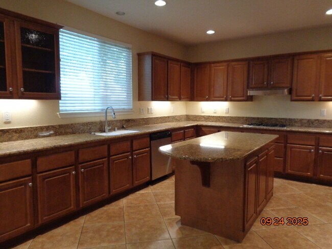 Building Photo - Spacious Quartz Hill 2 Story Home Offering 3663 sq. ft. and was Built in 2004