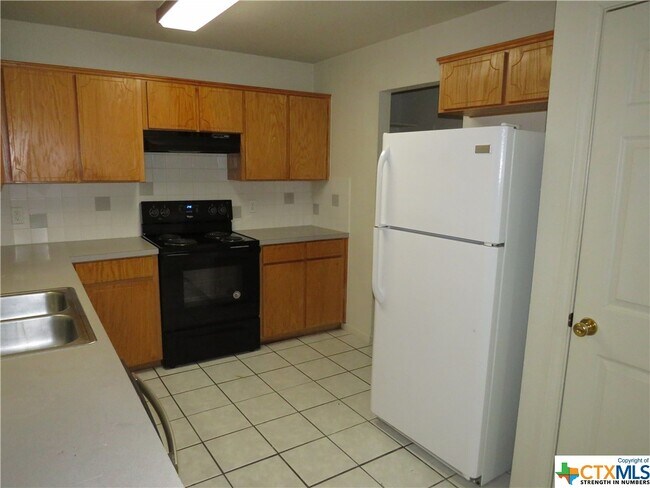 Building Photo - 3907 Hitchrock Dr