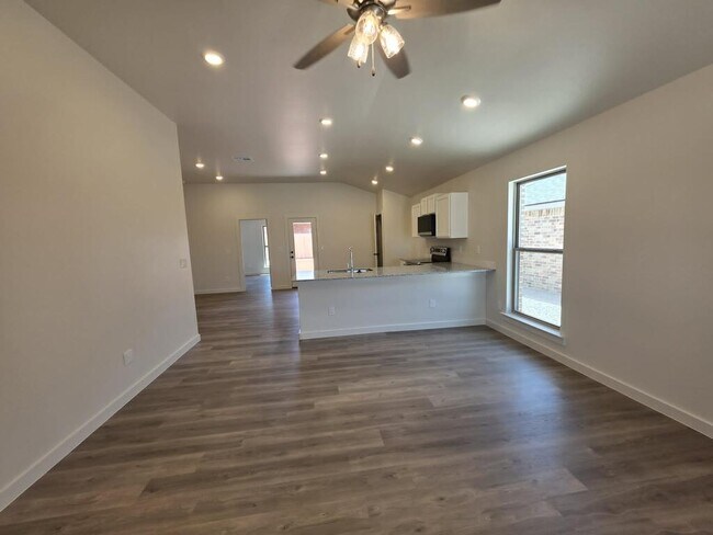 Building Photo - 908 Gold Rush Ave