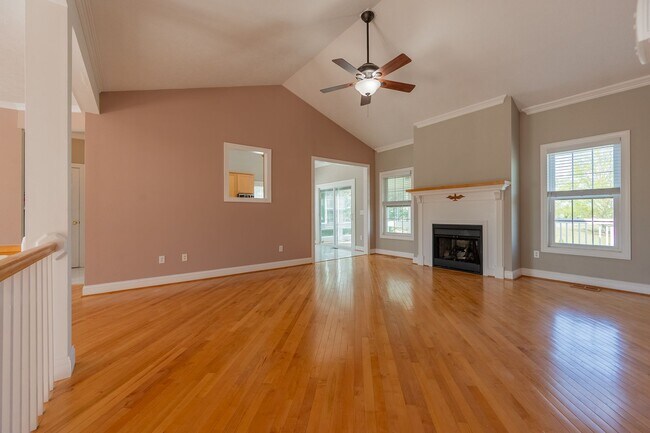 Building Photo - 1701 Stratford View Dr