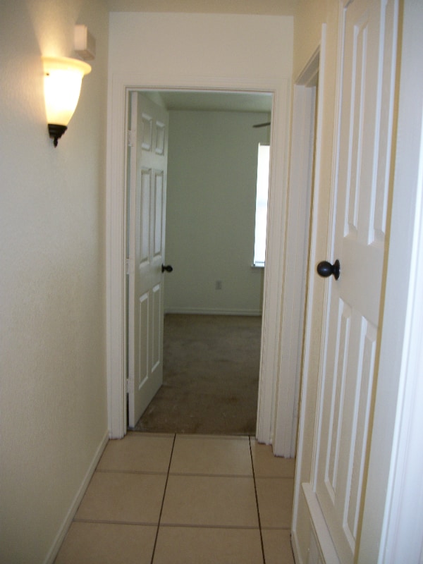 Building Photo - 715 N Pecan St