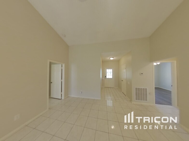 Building Photo - 3209 Roddy Dr