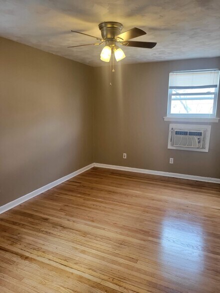 Building Photo - 9448 Lansford St