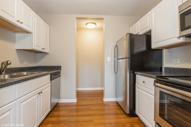 Building Photo - 720 Maple Ave