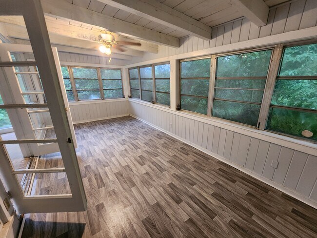 Building Photo - 4001 Calhoun Dr
