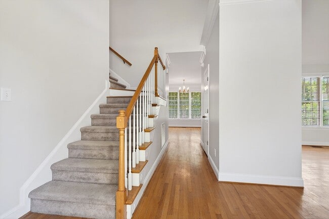 Building Photo - Move-In Ready Gem in Sought-After Dover Ridge!