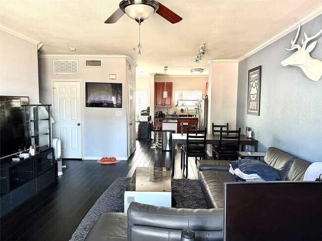 Building Photo - 9200 Westheimer Rd