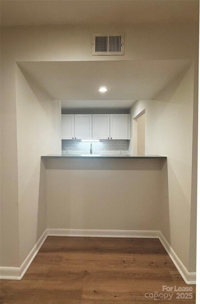 Building Photo - 4948 Sardis Rd