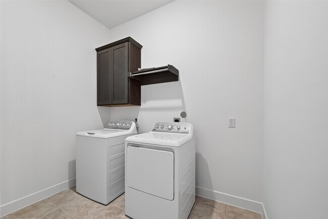 Building Photo - 1568 River Pt Dr