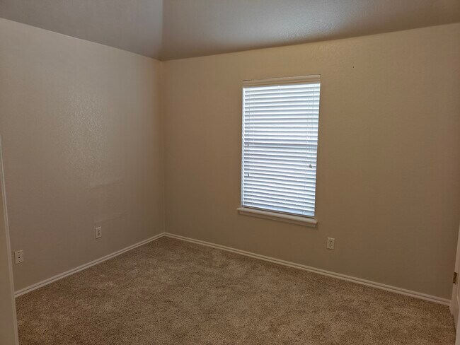 Building Photo - 809 Regiment Way