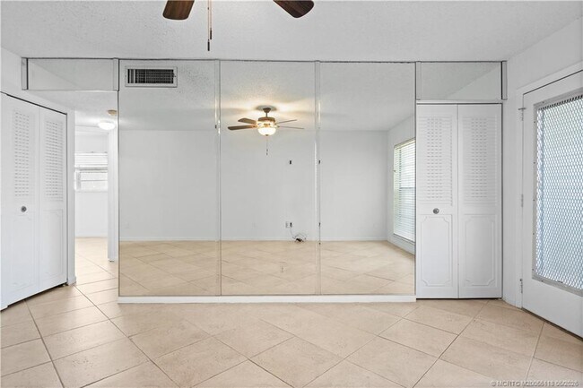 Building Photo - 2118 SE Edler Dr