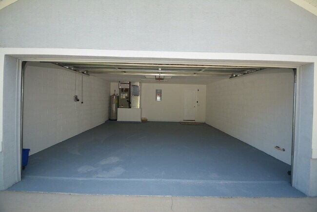Building Photo - "Charming 3-Bed Oasis in Palm Coast - 1,85...