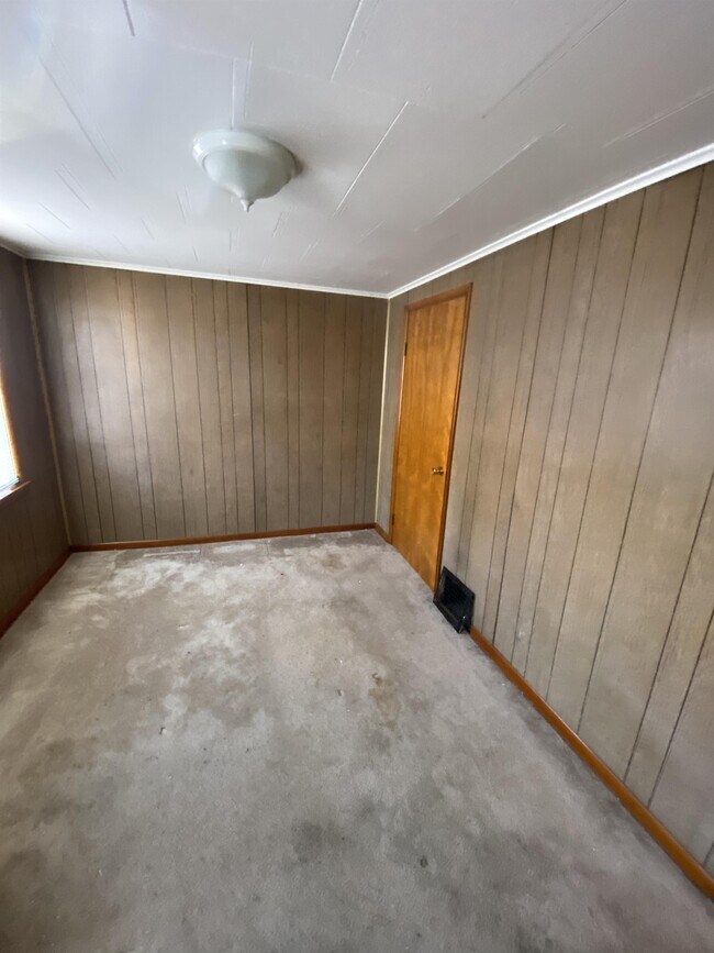 Building Photo - 908 Fallowfield Ave