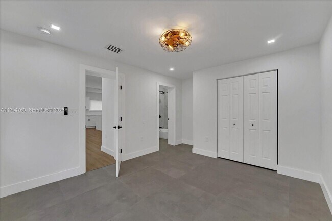 Building Photo - 1733 NW 16th St