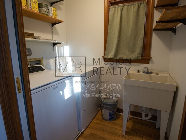 Building Photo - 12421 Perrywinkle Rd