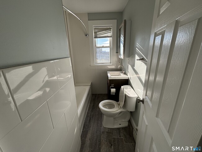 Building Photo - 213 Golden Hill St