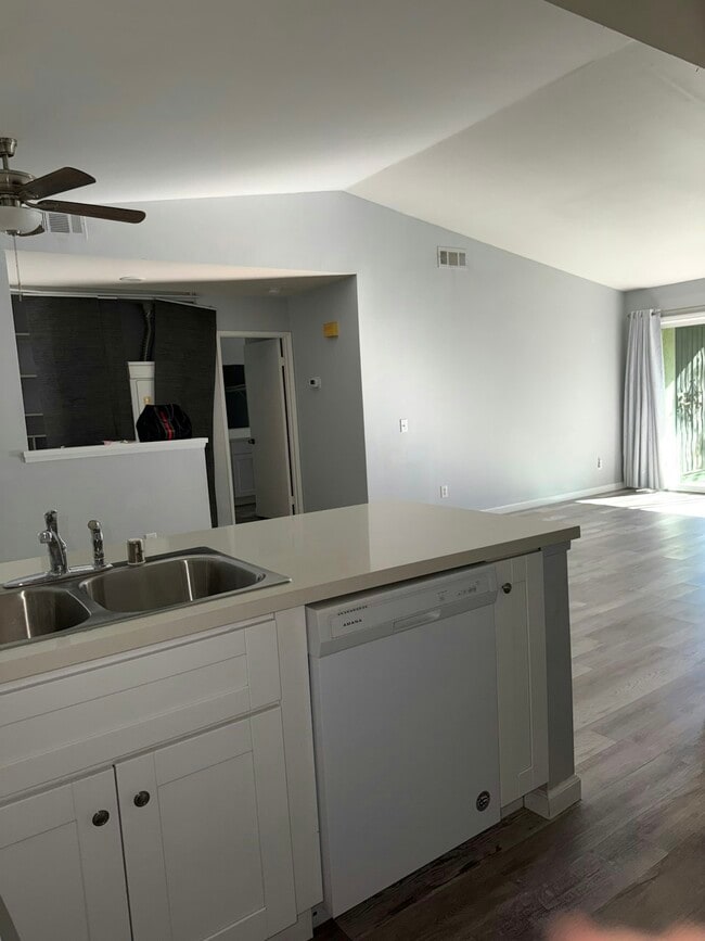 Building Photo - 2425 Cranston Dr