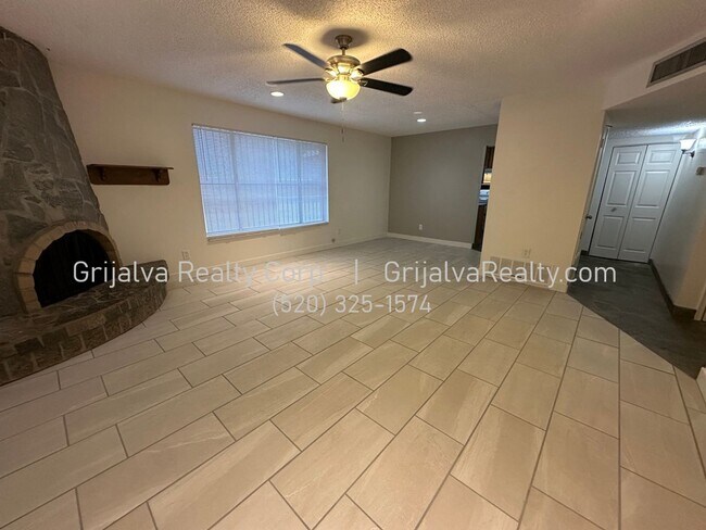 Building Photo - Lovely 3 Bedroom, 2 Bath House for Rent in Northwest Tucson  (Magee/Thornydale)