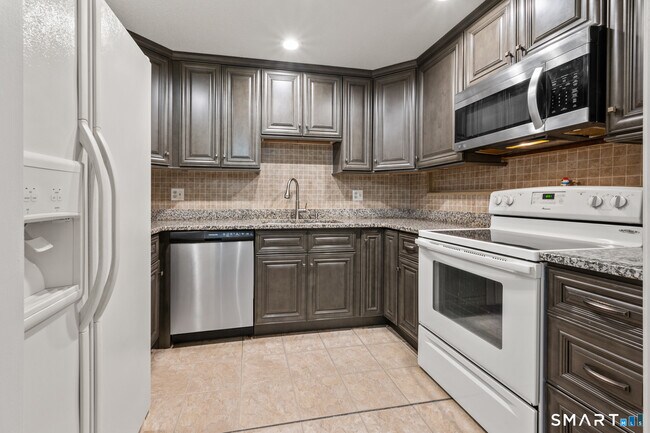 Building Photo - 18 Dutton Pl Way