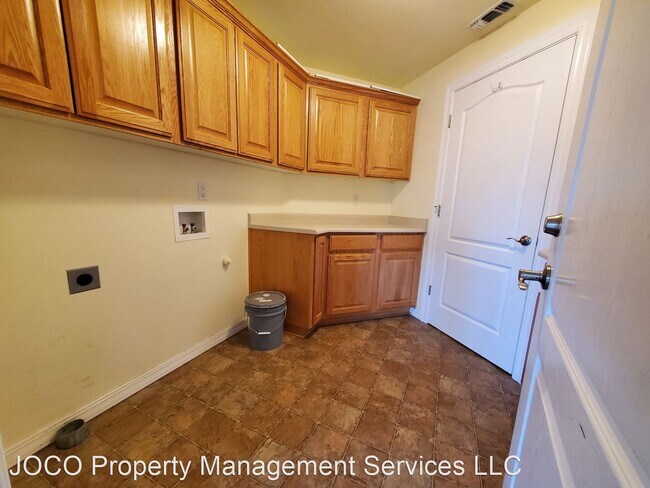 Building Photo - 3 br, 2 bath House - 2634 SW Esther Lane