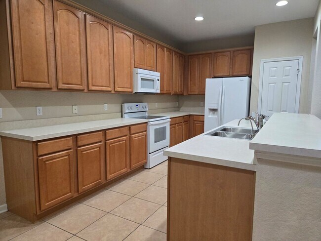 Building Photo - Beautiful home in Gated community