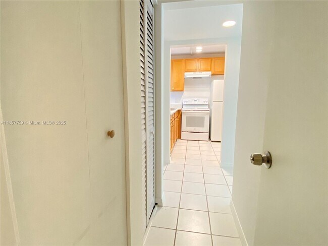 Building Photo - 1638 Embassy Dr