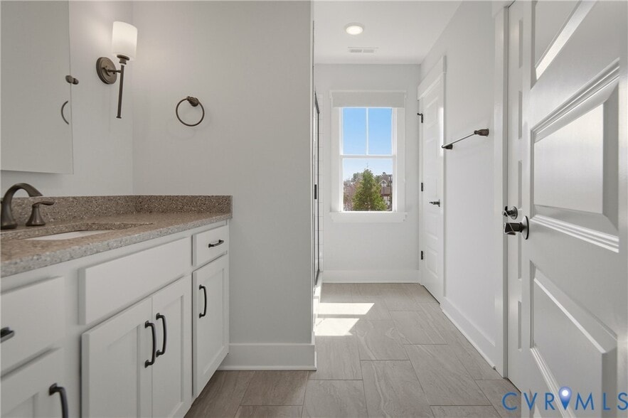 Building Photo - 3718 Graythorne Dr