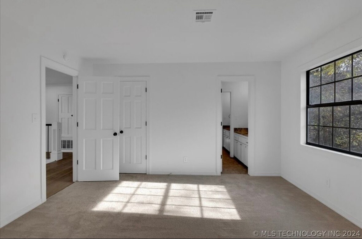 Building Photo - 11016 S Jamestown Ave