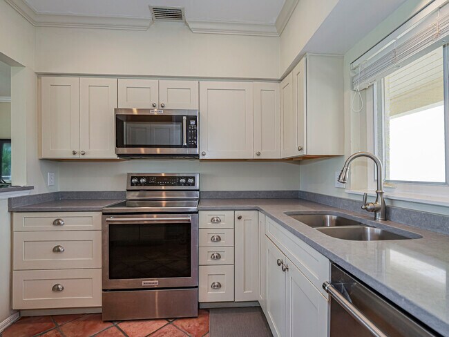 Building Photo - 5060 Harmony Cir