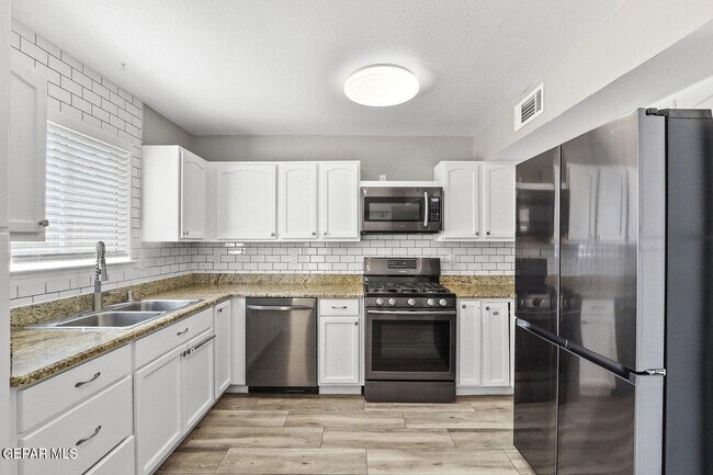 Building Photo - 729 Paseo Sereno Dr