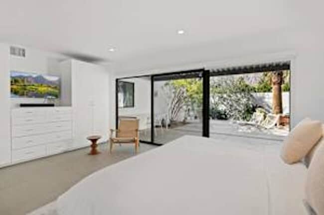 Building Photo - 5 bedroom 5 bath Available for Short Term ...