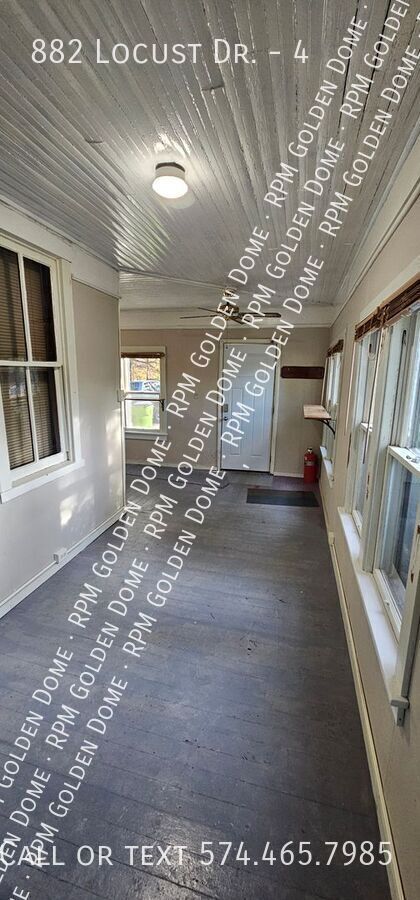 Building Photo - 882 Locust Dr